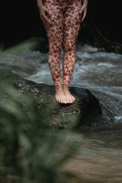 Indigo Luna Vayū Legging Viola Earth