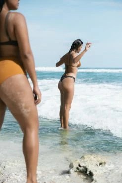 Indigo Luna Best Sellers Tierra Thong Soil